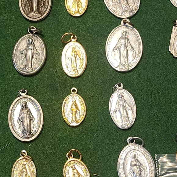 Huge Lot of Around 200 Devotional Catholic Religious Medals, LOW PRICE $1 each - Picture 2 of 7